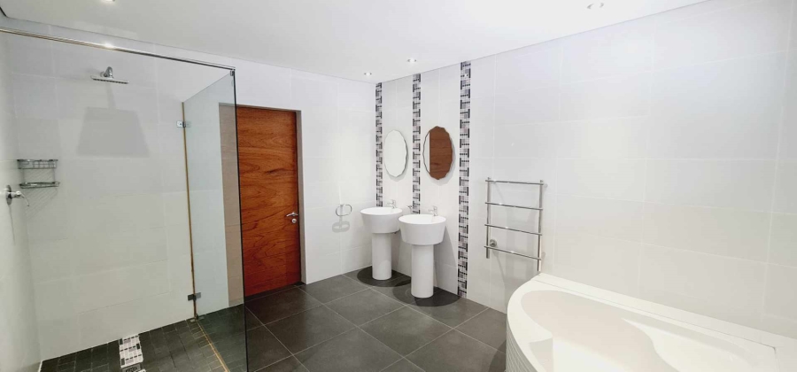 5 Bedroom Property for Sale in Baronetcy Estate Western Cape